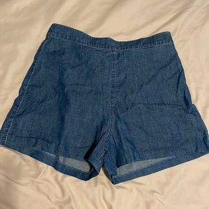 High waisted strechy denim shorts